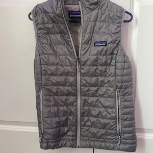 Patagonia womens puffer vest
